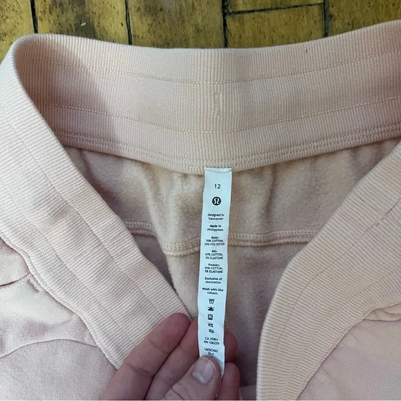 Lululemon Scuba Sweatpants- Size 12 - Picture 5 of 8